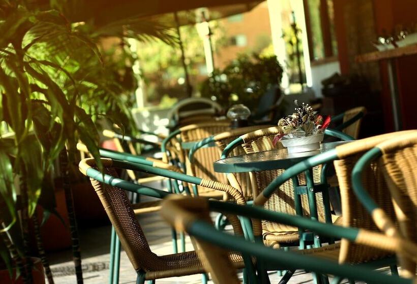 Charlies Place Hotel & Spa