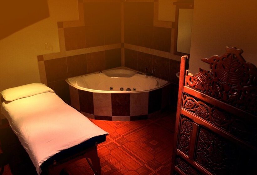 Charlies Place Hotel & Spa