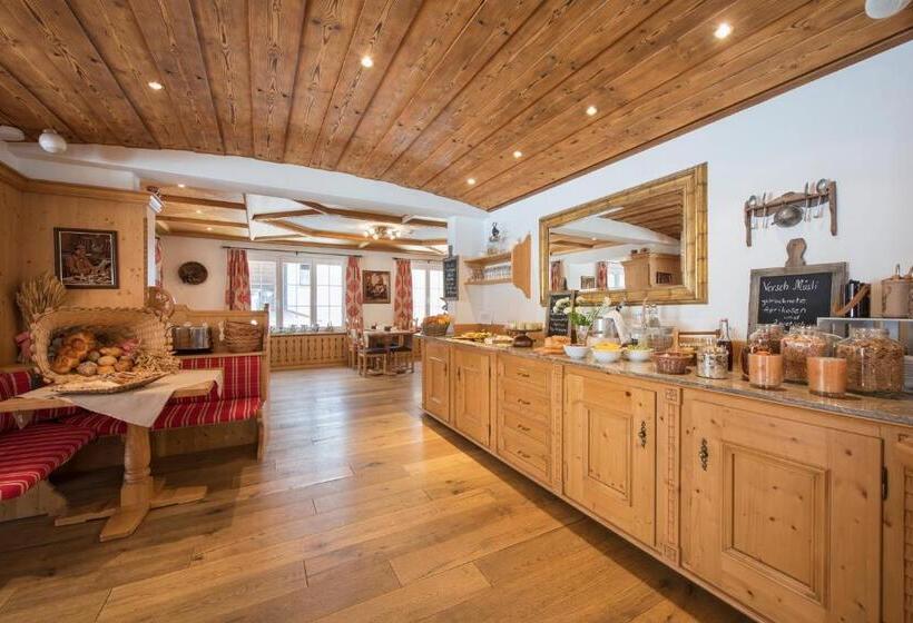 فندق Chesa Valese