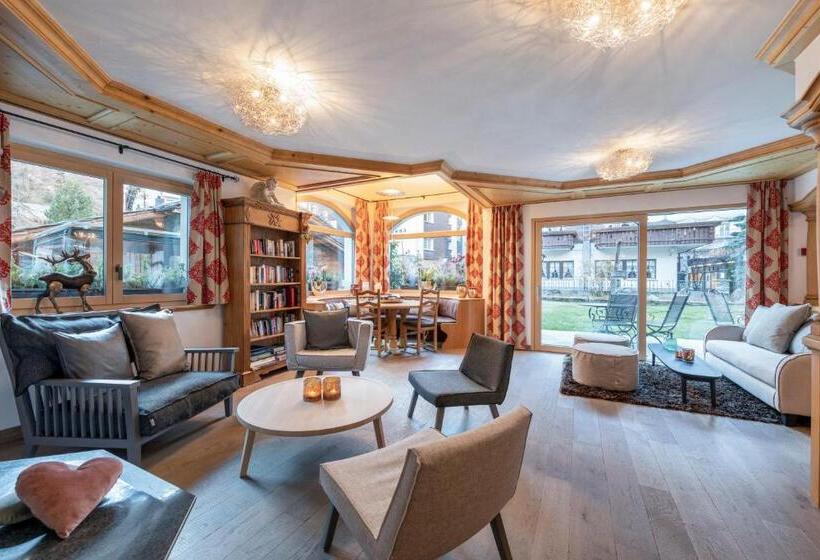 فندق Chesa Valese