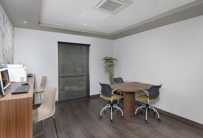 ホテル City Express By Marriott Silao Aeropuerto