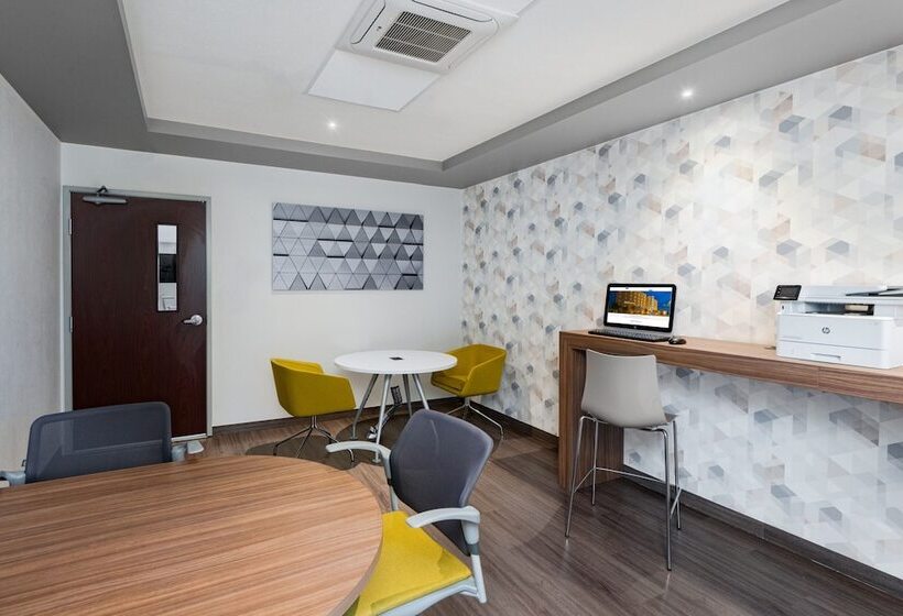 ホテル City Express By Marriott Silao Aeropuerto