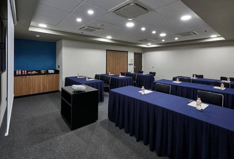 בית מלון כפרי City Express By Marriott Tijuana Rio