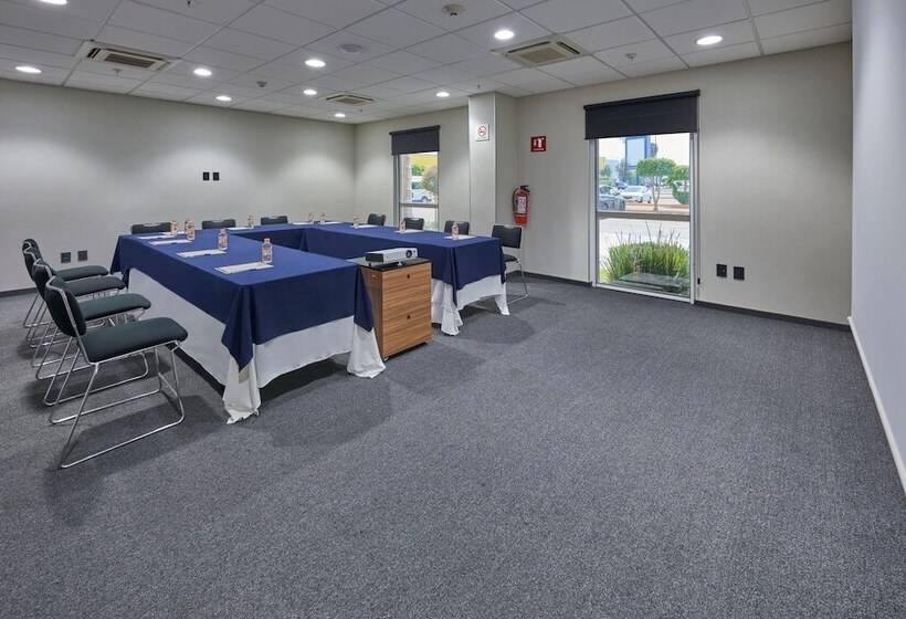 בית מלון כפרי City Express By Marriott Tijuana Rio