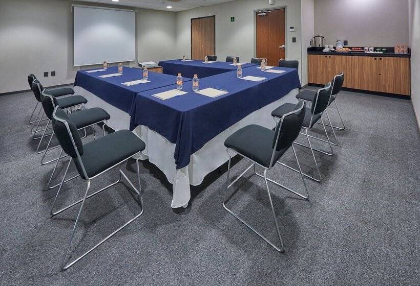 בית מלון כפרי City Express By Marriott Tijuana Rio