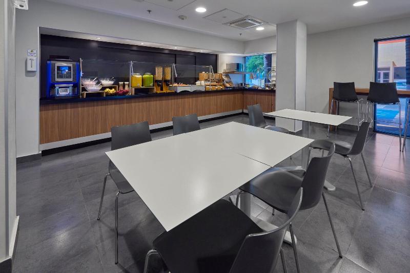 בית מלון כפרי City Express By Marriott Tijuana Rio