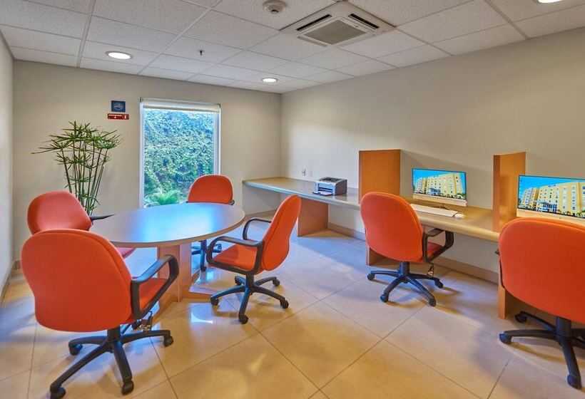 فندق City Express By Marriott Mazatlan