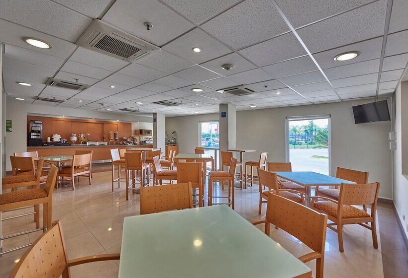 فندق City Express By Marriott Mazatlan