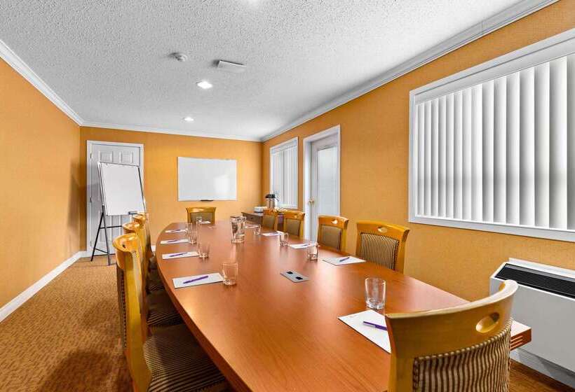 Отель Coast Fraser Inn