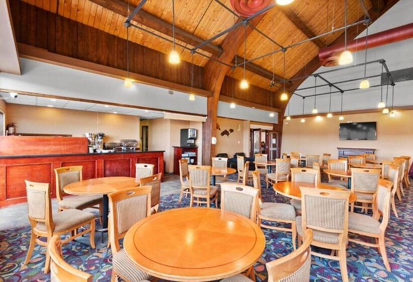 Отель Coast Fraser Inn