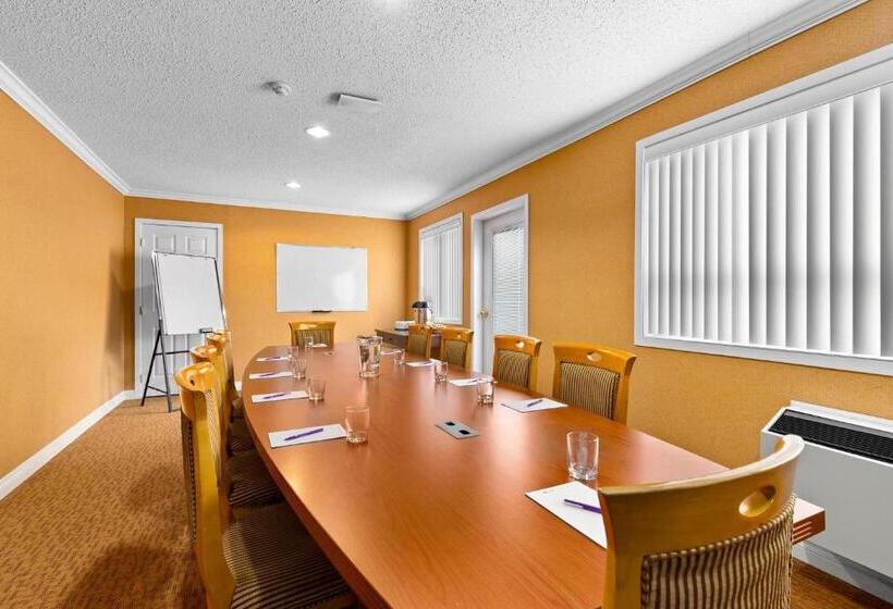 Отель Coast Fraser Inn