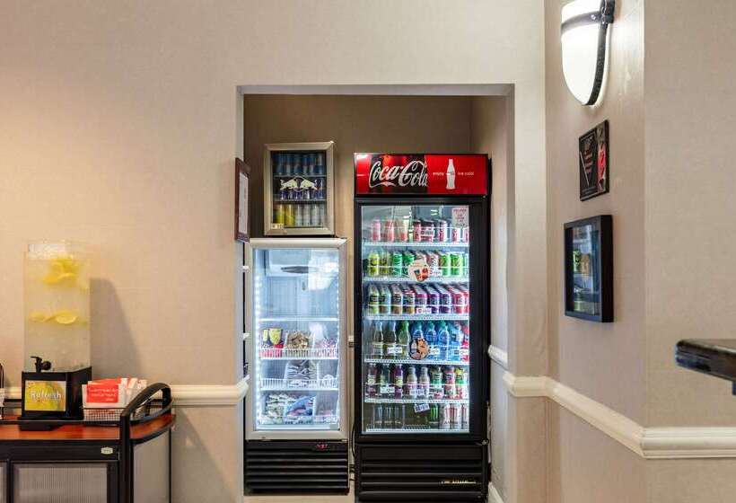 ホテル Spark By Hilton Savannah Airport