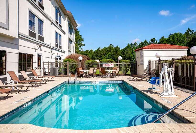 ホテル Spark By Hilton Savannah Airport