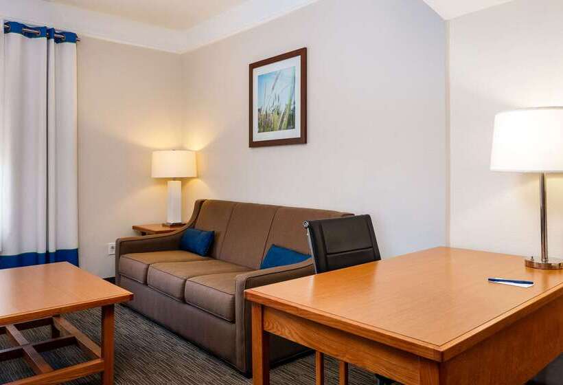 ホテル Spark By Hilton Savannah Airport