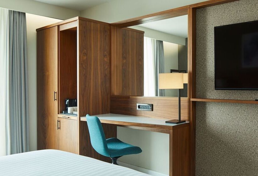 酒店 Courtyard By Marriott London Gatwick Airport