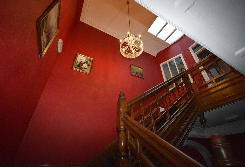 Отель Creag Mhor Lodge