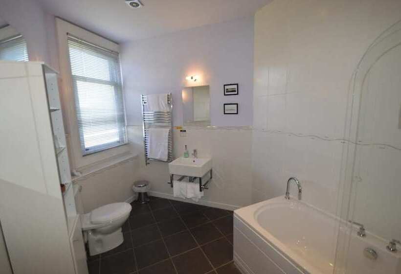 Отель Creag Mhor Lodge