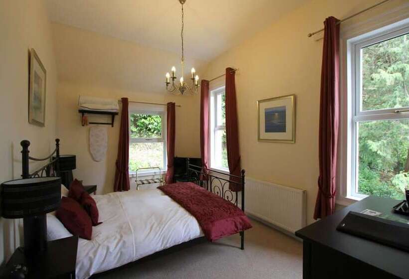 Отель Creag Mhor Lodge