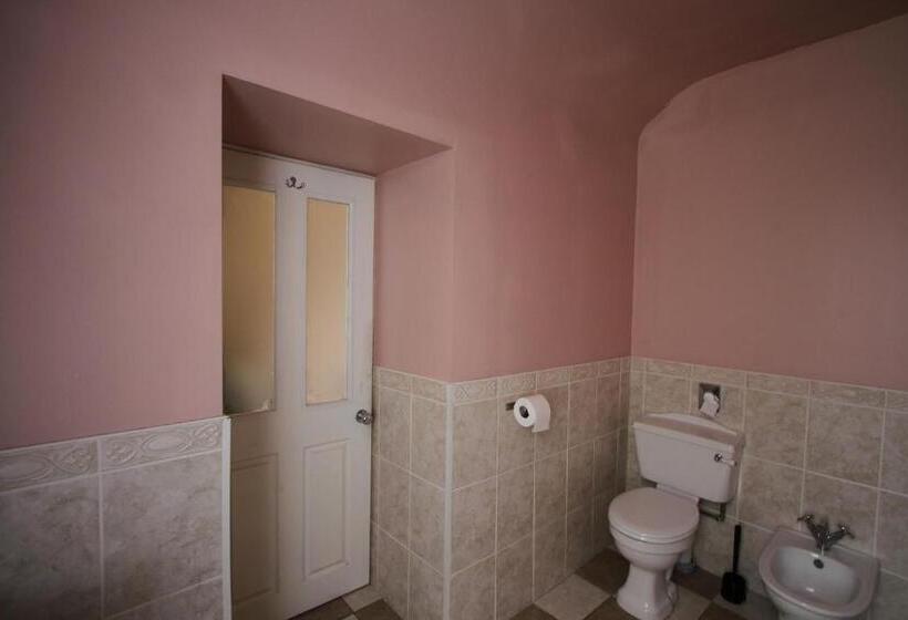 Отель Creag Mhor Lodge