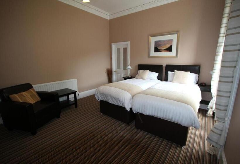 Отель Creag Mhor Lodge