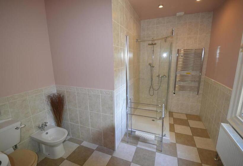 Отель Creag Mhor Lodge