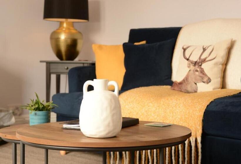 Отель Creag Mhor Lodge