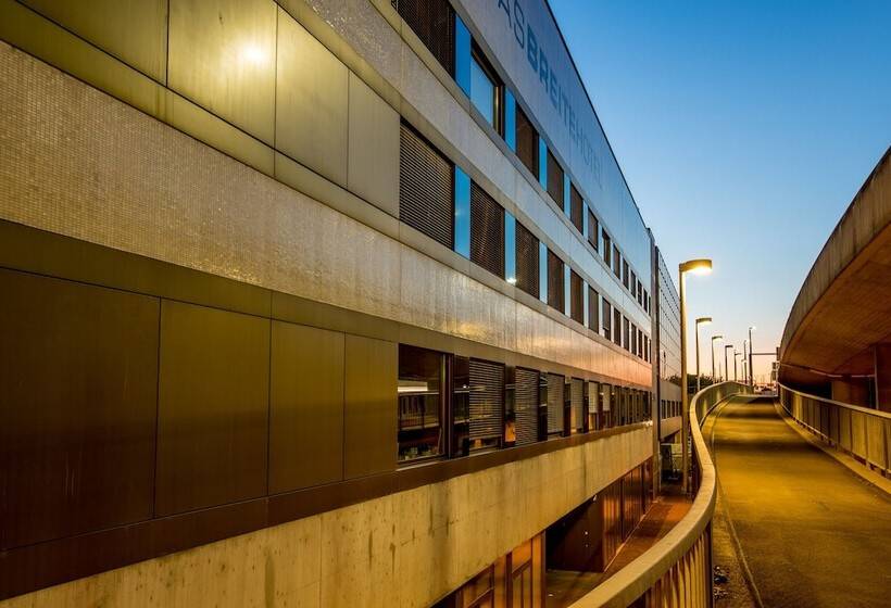 Dasbreitehotel Am Rhein