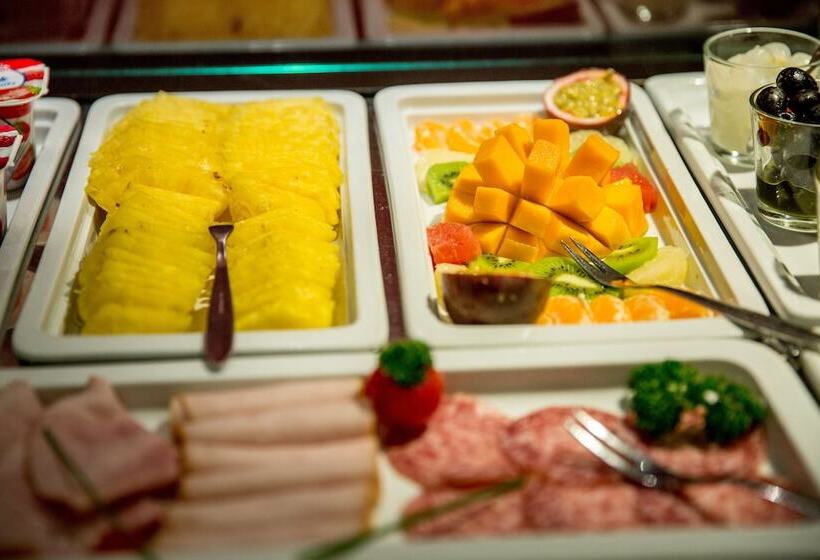 Dasbreitehotel Am Rhein