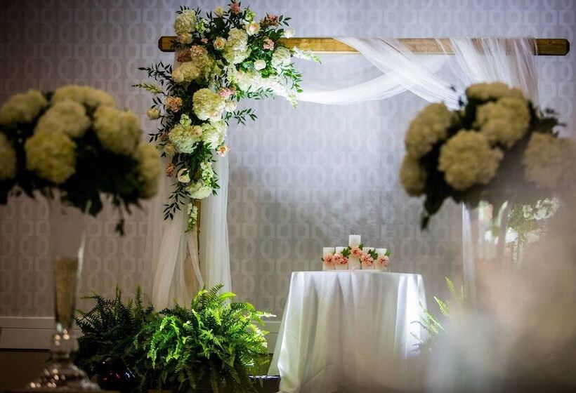 Delta Hotels By Marriott Cincinnati Sharonville