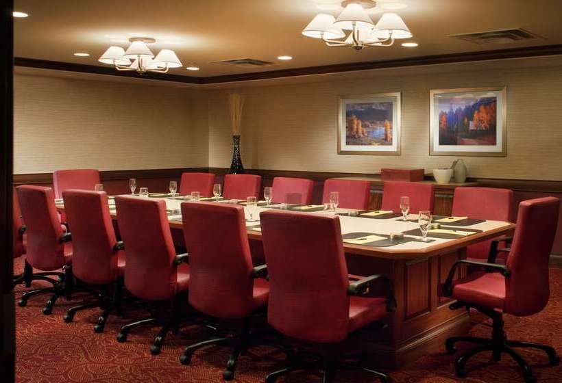 בית מלון כפרי Doubletree By Hilton Cincinnati Airport