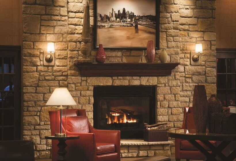 בית מלון כפרי Doubletree By Hilton Cincinnati Airport