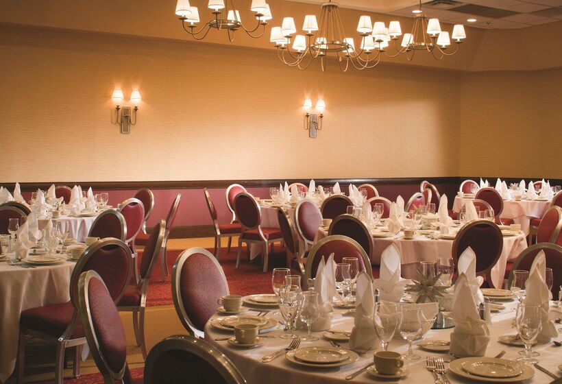 בית מלון כפרי Doubletree By Hilton Cincinnati Airport