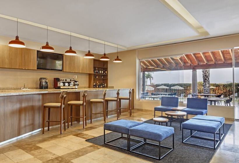 酒店 Fiesta Inn Cuernavaca