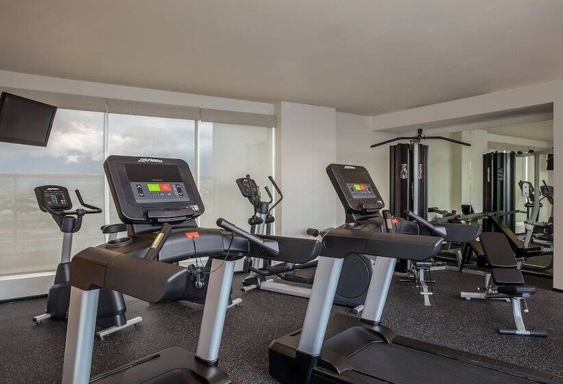 酒店 Fiesta Inn Monterrey Fundidora