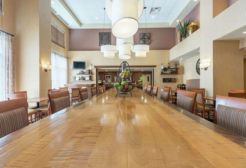 فندق Hampton Inn & Suites By Hilton Moncton