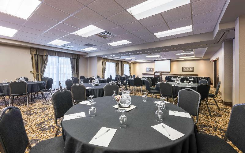 هتل Hampton Inn & Suites By Hilton Moncton