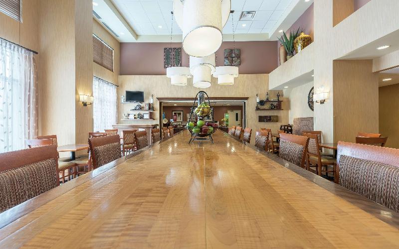 هتل Hampton Inn & Suites By Hilton Moncton