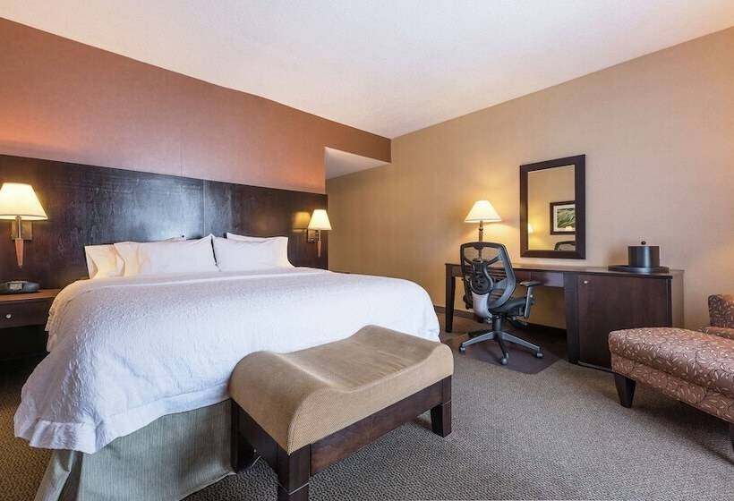 هتل Hampton Inn & Suites By Hilton Moncton