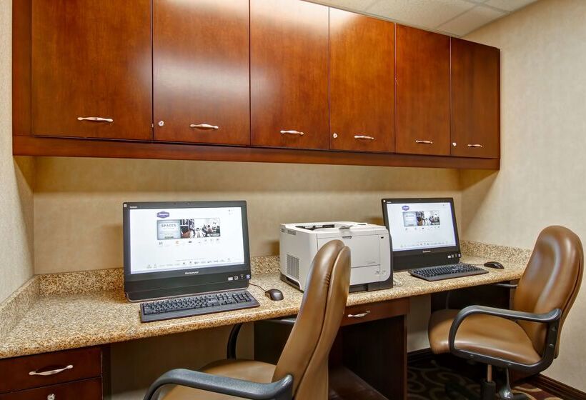 فندق Hampton Inn By Hilton Sudbury