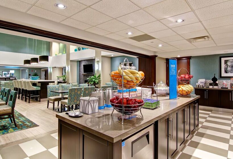 هتل Hampton Inn By Hilton Sudbury