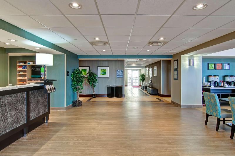 هتل Hampton Inn By Hilton Sudbury