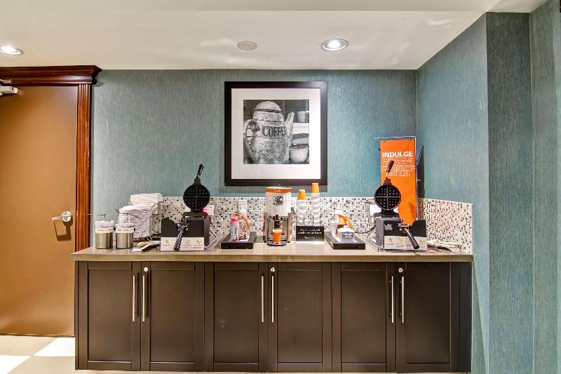 هتل Hampton Inn By Hilton Sudbury