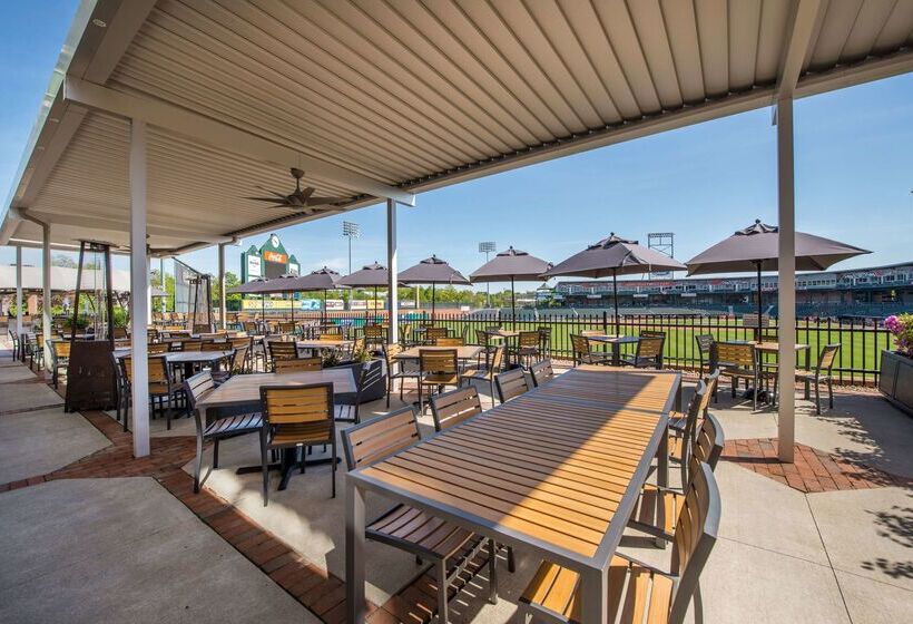 هتل Hilton Garden Inn Manchester Downtown