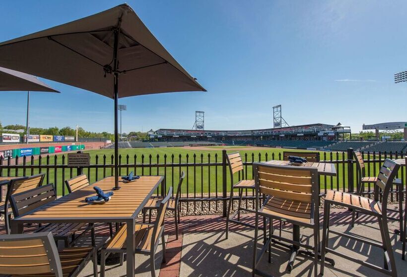 هتل Hilton Garden Inn Manchester Downtown