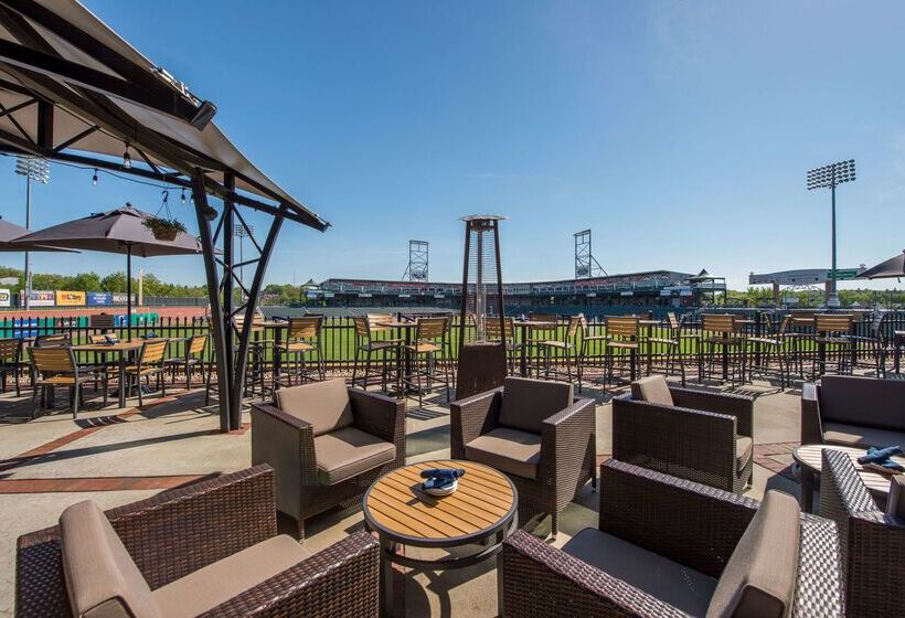 هتل Hilton Garden Inn Manchester Downtown