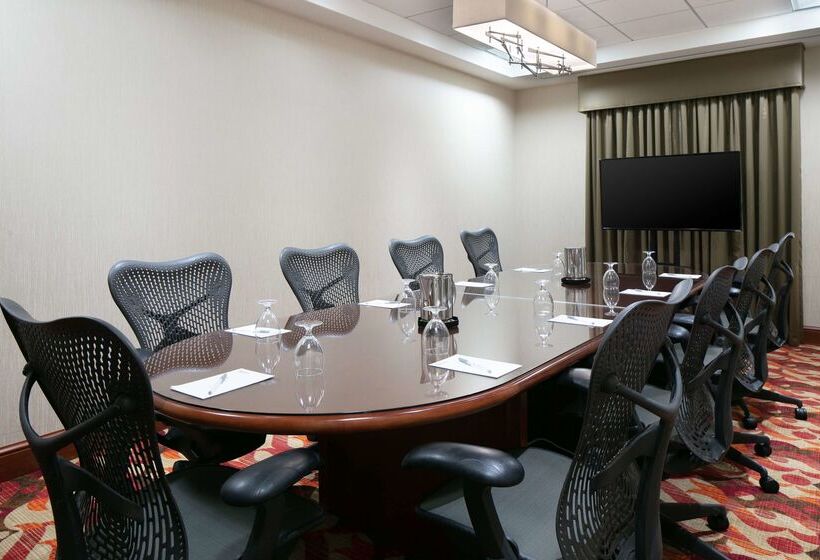 هتل Hilton Garden Inn Omaha West