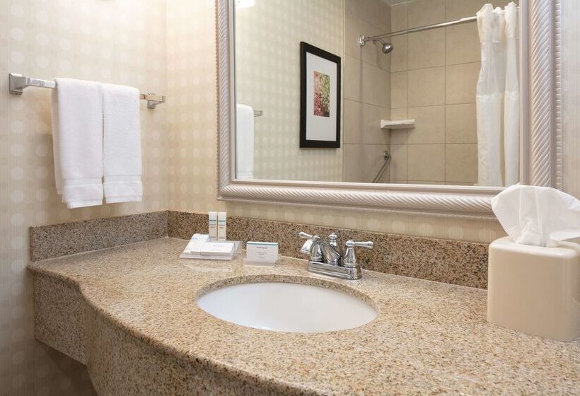 هتل Hilton Garden Inn Omaha West