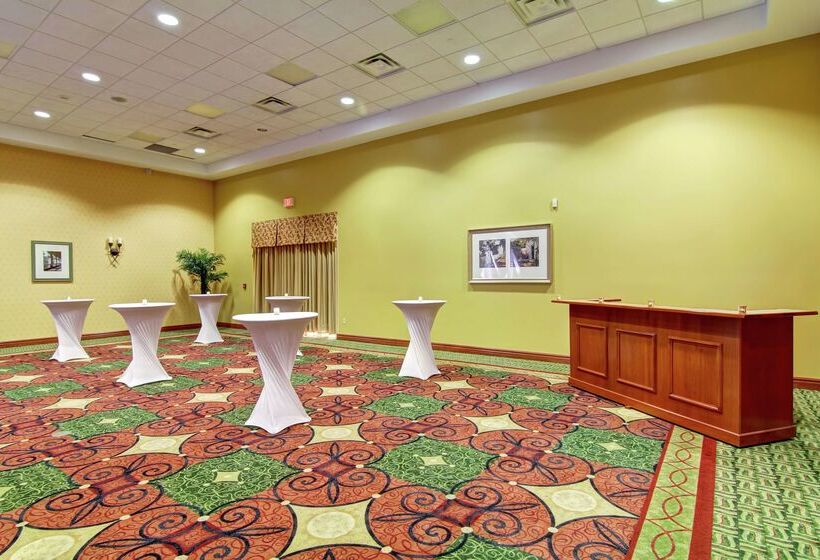 Отель Hilton Garden Inn Ottawa Airport