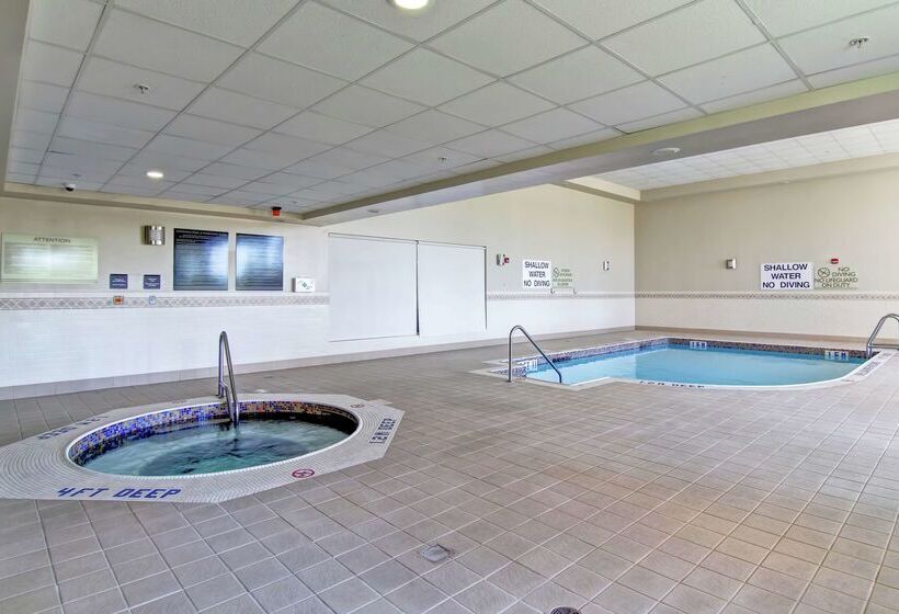 Отель Hilton Garden Inn Ottawa Airport