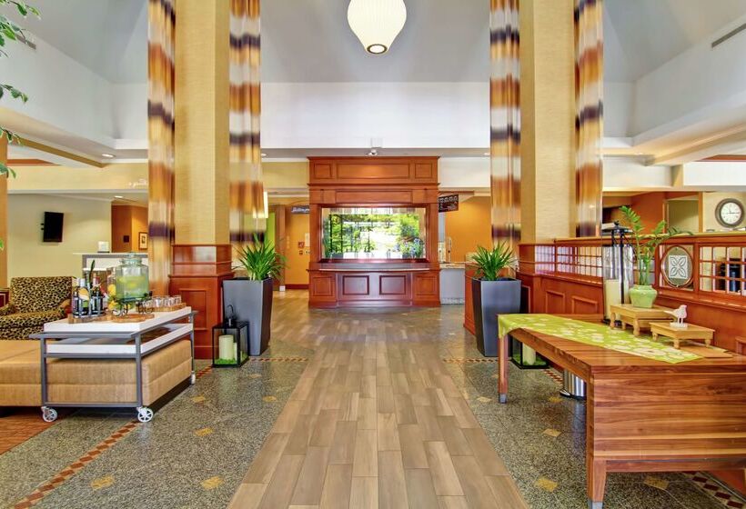 Отель Hilton Garden Inn Ottawa Airport